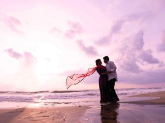 Golden Glow vs. City Lights: Choosing the Perfect Time for Your Pre-Wedding Shoot