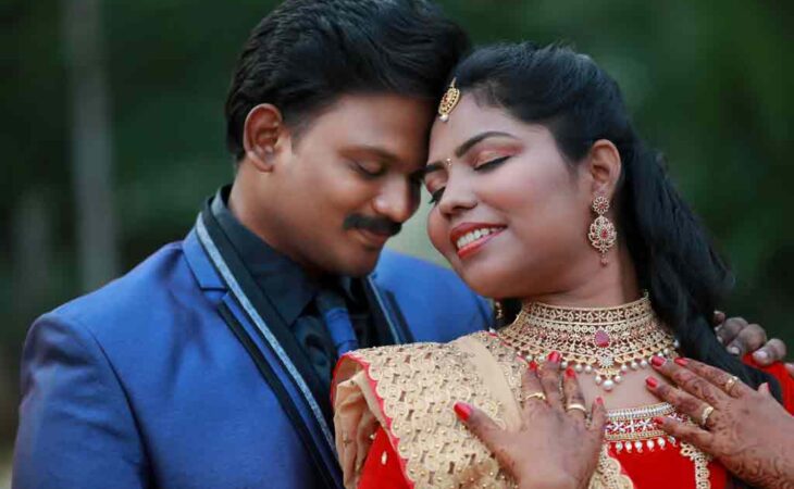 Romantic Couple Photoshoot Poses: Best Ideas for Stunning & Memorable Pictures