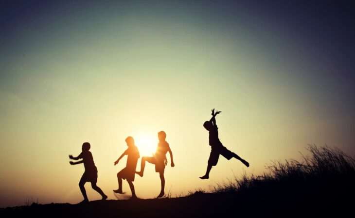 Best Summer Photoshoot Ideas with Friends | Fun & Trendy Poses for 2025