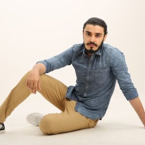 Picture-Perfect Solo Photography 6 Mesmerizing Poses for Striking Self-Portraits